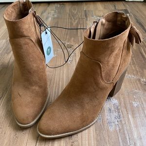 NWT! Brown booties; Size 7